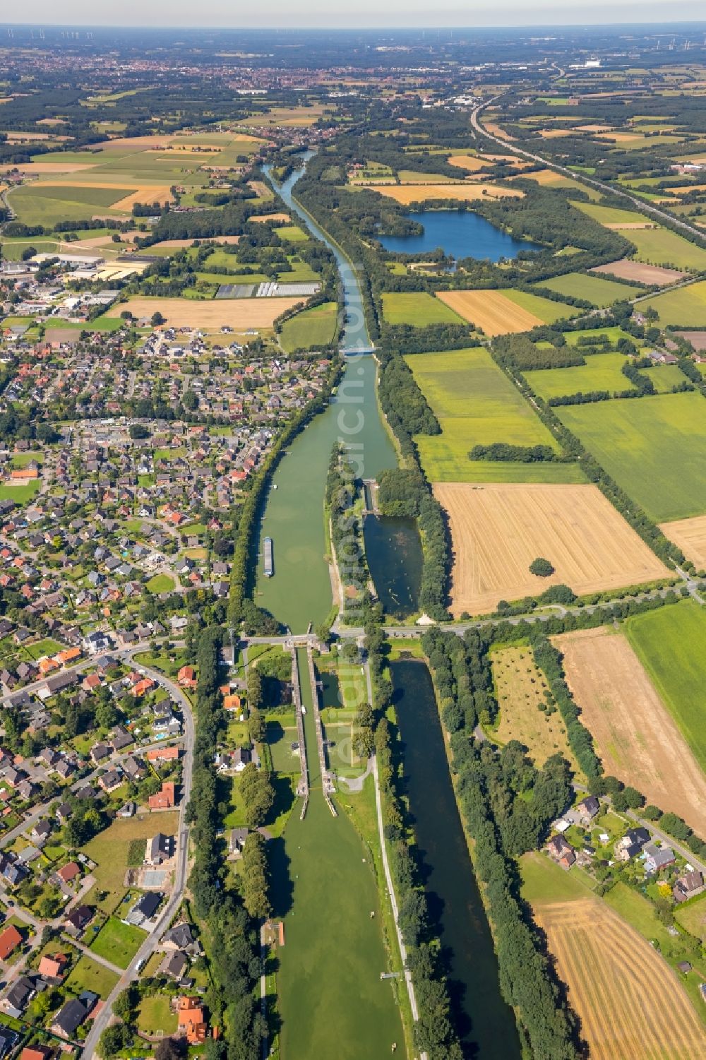 Aerial image Hörstel - Lockage of the Schleuse Bevergern on Mittellondkonal An den Schleusen in the district Bevergern in Hoerstel in the state North Rhine-Westphalia, Germany