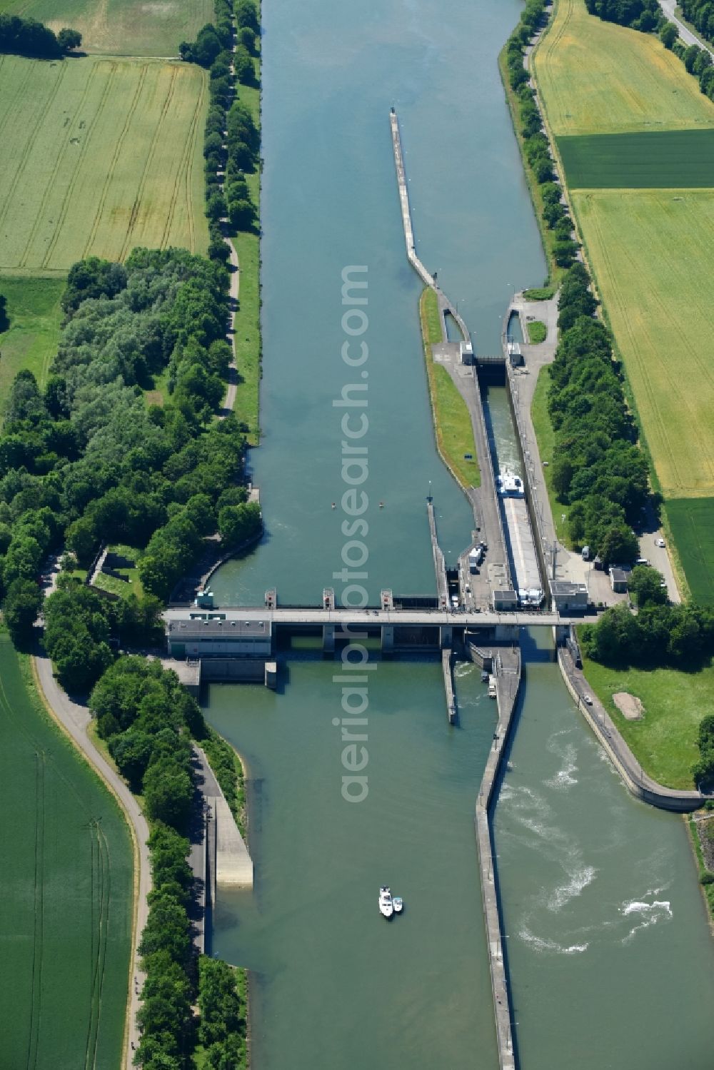 Aerial image Kelheim - Barrage sluice arrangements of the sluice Kelheim at the Main - the Danube - canal in Kelheim in the federal state Bavaria, Germany