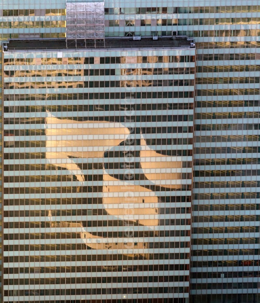 Aerial photograph Düsseldorf - Reflection / mirror image of the theater in the glass - facade of the skyscraper Dreischeibenhaus in Dusseldorf in North Rhine-Westphalia