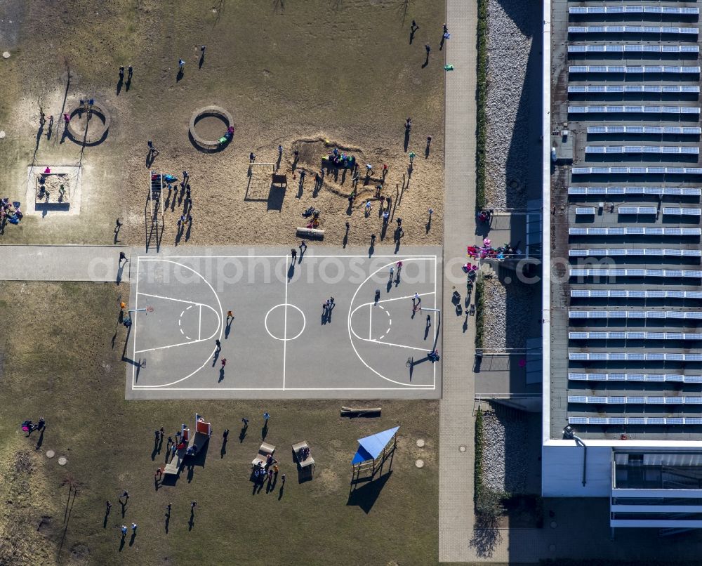 Bochum from the bird's eye view: Player on the volleyball court - Springorum primary school Caroline school Bochum in North Rhine-Westphalia