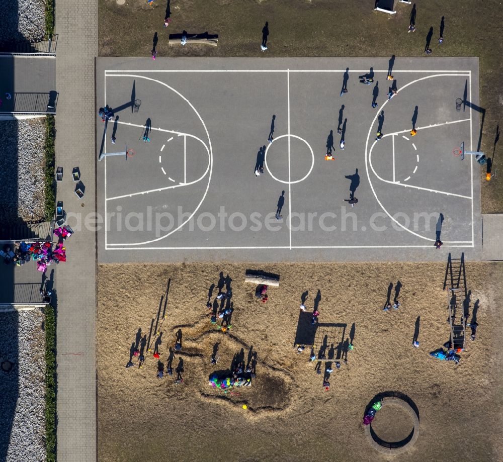 Aerial image Bochum - Player on the volleyball court - Springorum primary school Caroline school Bochum in North Rhine-Westphalia