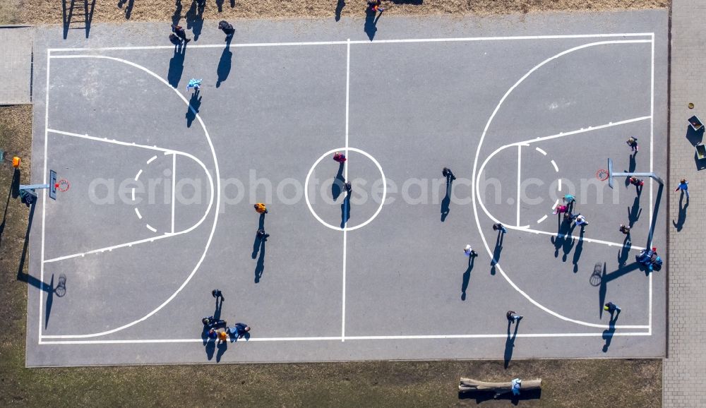 Bochum from above - Player on the volleyball court - Springorum primary school Caroline school Bochum in North Rhine-Westphalia