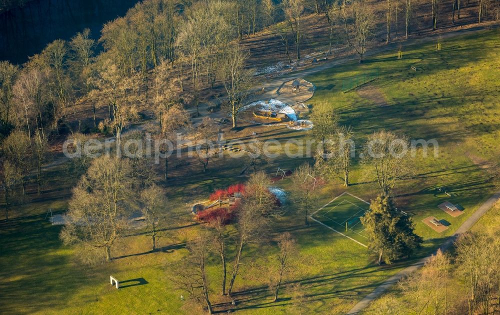 Essen from the bird's eye view: Playground on the Brehm island in the district becoming in food in the federal state North Rhine-Westphalia