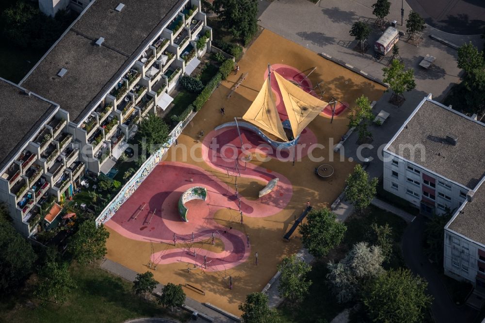 Würzburg from the bird's eye view: Playground Gummi-Spielplatz on Roemer Strasse in the district Heuchelhof in Wuerzburg in the state Bavaria, Germany