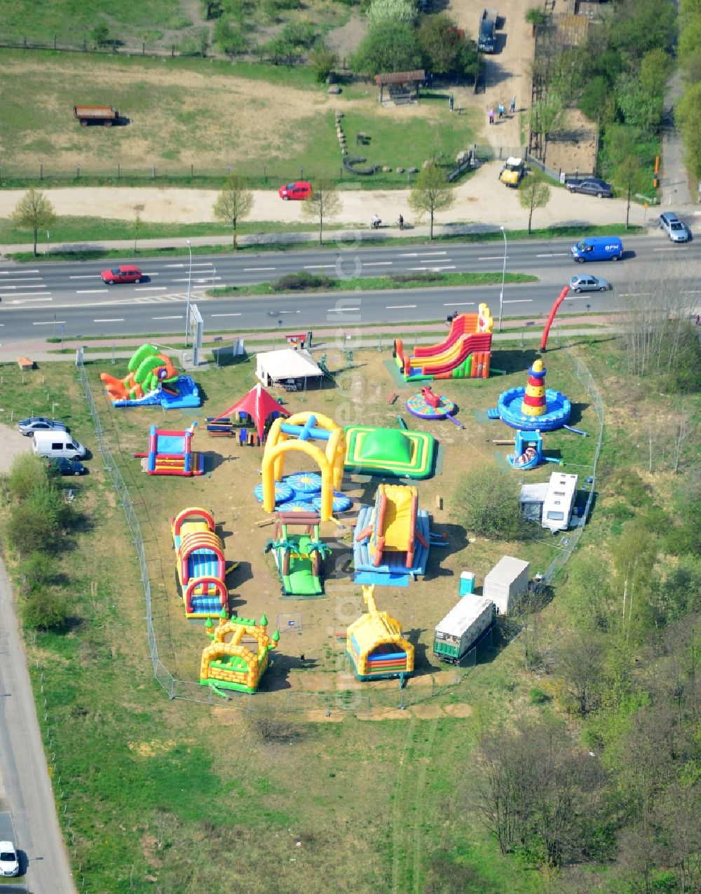 Aerial image Schönefeld - Playground - bouncy castle at the Waltersdorfer Chaussee corner Friedenstraße in Schönefeld in Brandenburg