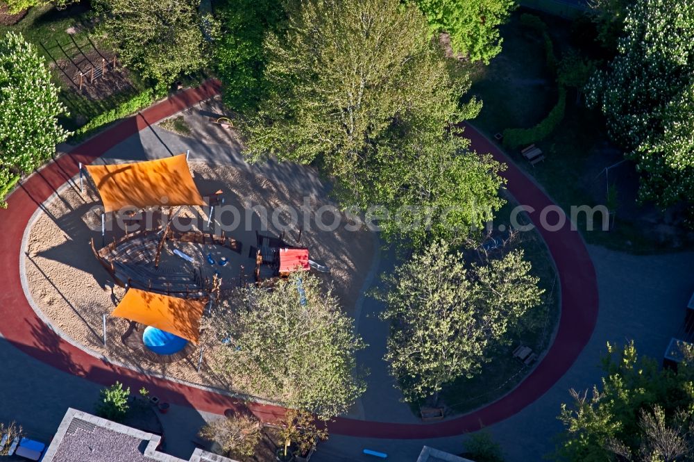 Aerial photograph Erfurt - Playground of Kindertagesstaette Arche Noah on Bucharest street in the district Moskauer Platz in Erfurt in the state Thuringia, Germany