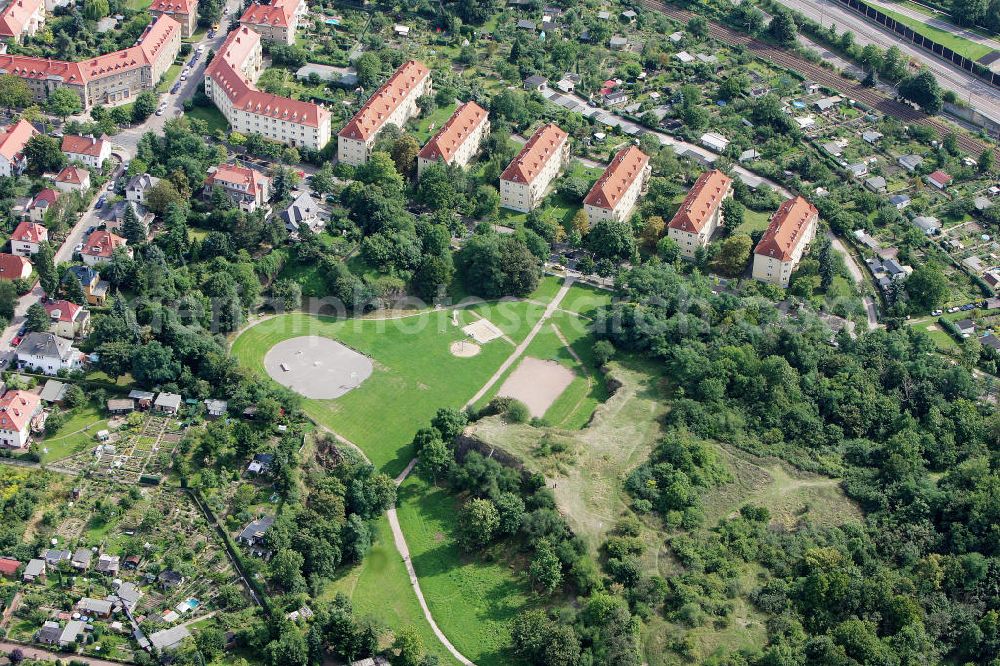 Halle / Saale from above - Ein Spielplatz mit Skateboardanlage am kleinen Galgenberg an der Stolzestraße in Halle an der Saale. A playground at the small Galgenberg at the Stolzenstrasse in Halle on the Saale.