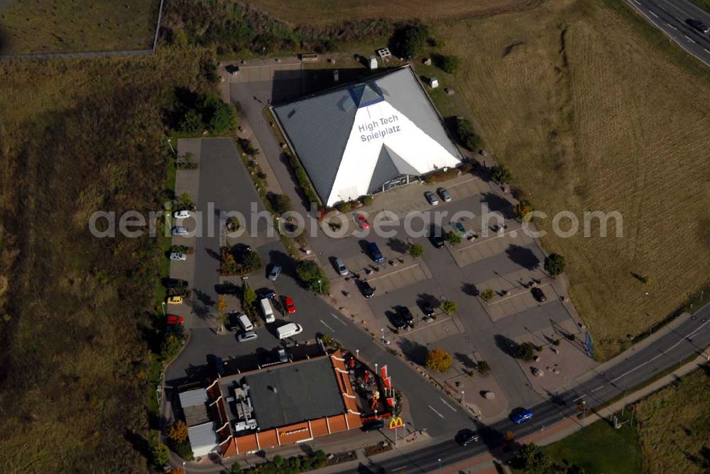 Aerial photograph Gotha - Blick auf die Spielpyramide und das McDonalds an der Dr.-Troch-Straße in Gotha. Die Spielpyramide bietet Vergnügen bei Billard, an Spielautomaten und beim Air Hockey. Kontakt: Spielpyramide Gesellschaft für Automaten und Service mbH, Dr.-Troch-Str. 2, 99867 Gotha; Tel.: 03621/746923