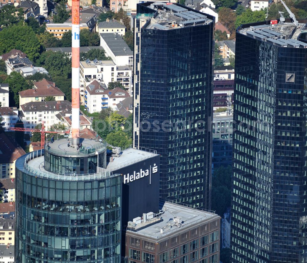 Frankfurt am Main from the bird's eye view: Blick auf die Spitze des Main Tower , dem Hochhaus der HELABA Landesbank Hessen-Thüringen Girozentrale. Im Hintergrund die Hochhaus- Türme der Deutschen Bank. Zum Konzern Hessische Landesbank gehören die Frankfurter Sparkasse, die Tochtergesellschaften, Helaba Invest Kapitalanlagegesellschaft, die Frankfurter Bankgesellschaft und die OFB-Gruppe, die in der Immobilienprojektentwicklung tätig ist. Seit seiner Fertigstellung im Jahr 2000 gehört die Aussichtsplattform des MAIN TOWER zu den meistbesuchten Sehenswürdigkeiten in Frankfurt. View the top of the Main Tower, the skyscraper ofHELABA in Frankfurt.