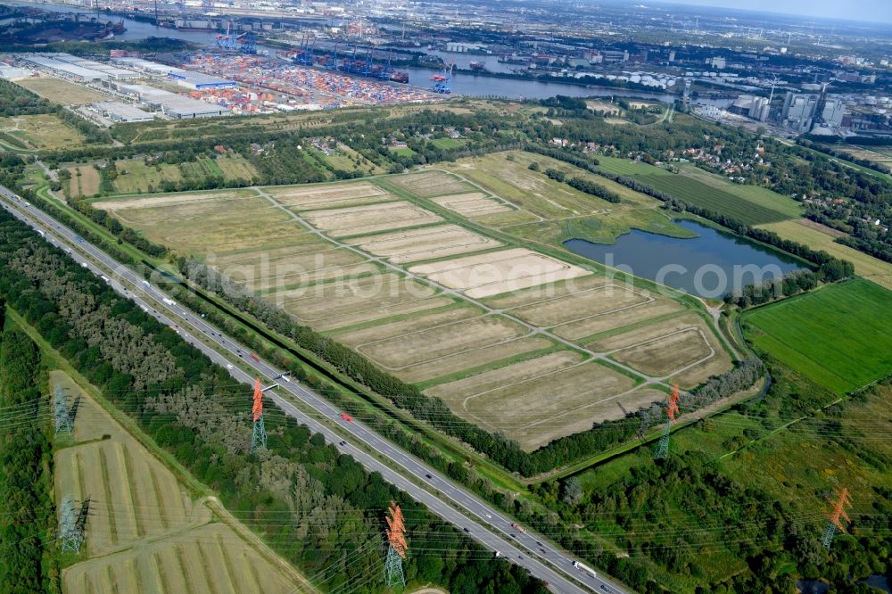 Hamburg from the bird's eye view: Grass surface structures of a meadow and field landscape as rinsing fields on the Moorburger Elbdeich on the A7 motorway in the Moorburg district of Hamburg, Germany