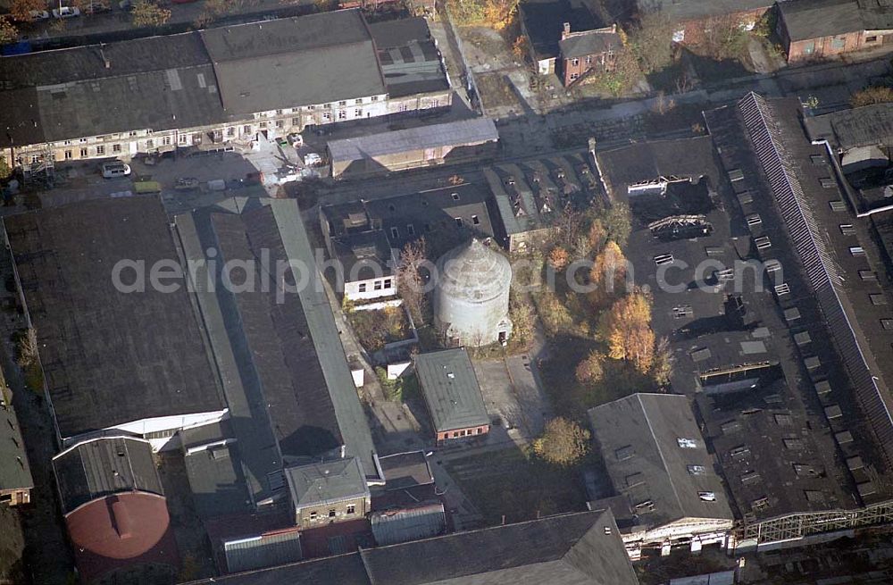 Berlin Friedrichshain from the bird's eye view: 11.11.2003 Splitterschutzbunker auf dem Geländes des Reichsbahnausbesserungswerk Revaler Strasse