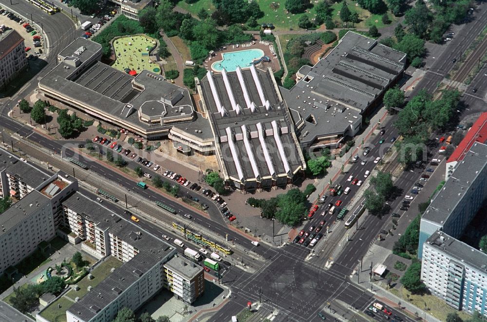 Berlin from the bird's eye view: Das Sport- und Ehrholungszentrum war eine Sport- und Freizeitanlage mit vielfältigen Angeboten in Berlin-Friedrichshain. Es gab eine Schwimmhalle, Eislaufbahnen, Bowlingbahnen, eine Tennishalle und weitere Sporthallen. Der Komplex wurde nach Plänen des Architekten Erhardt Gißke errichtet. Heute steht das SEZ nur noch begrenzt zur Nutzung offen. //The sports and recreation center was a sports and leisure complex with various offers in Berlin-Friedrichshain. There was a swimming pool, ice skating rinks, bowling alleys, indoor tennis courts and other sports facilities. The complex was built by the architect Erhardt Gisske. Today, the SEZ is only limited open for use