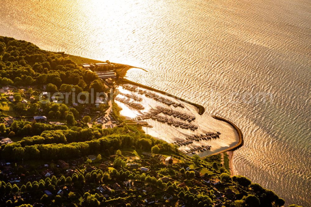 Aerial photograph Flensburg - Pleasure boat and sailing boat mooring and boat moorings in the harbor Flensburg Yachtclub e.V. in the district Muerwik in Flensburg in the state Schleswig-Holstein, Germany