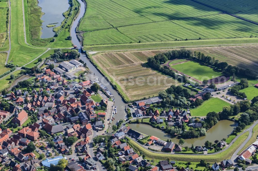 Freiburg (Elbe) from the bird's eye view: Town view with sport boat and sailing boat landing stage and boat moorings in the harbor on the river bank area Segler-Vereinigung Freiburg von 1927 e.V. in Freiburg (Elbe) in the state Lower Saxony, Germany