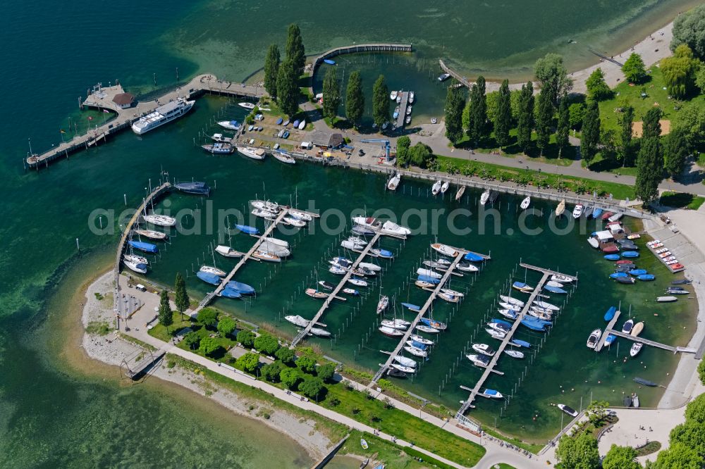 Aerial photograph Uhldingen-Mühlhofen - Pleasure boat and sailing boat landing stage and boat moorings in the harbor on the shore area of a??a??Lake Constance in Unteruhldingen in the state Baden-Wuerttemberg, Germany