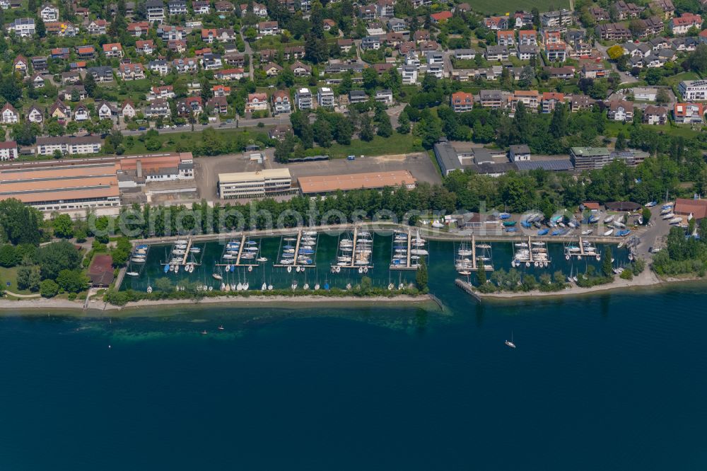 Überlingen from the bird's eye view: Pleasure boat and sailing boat landing stage and boat berths in the harbor on the shore of Lake Constance Seglergemeinschaft Ueberlingen (SGUe) e.V. in Ueberlingen on Lake Constance in the state Baden-Wuerttemberg, Germany