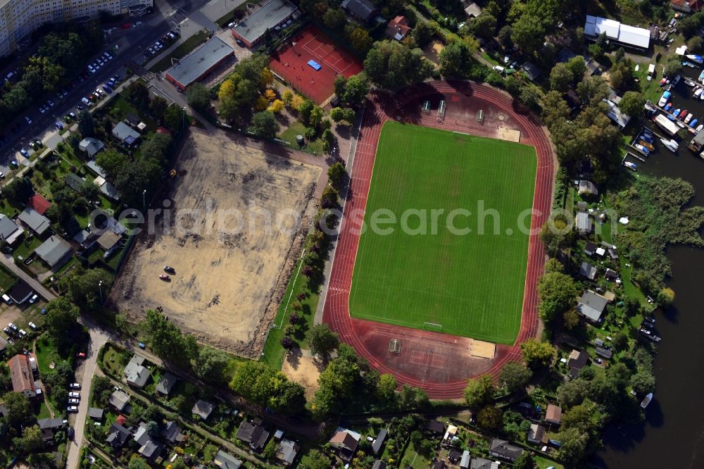 Aerial photograph Berlin OT Köpenick - View of the sports field Allendeviertel in the district of Koepenick in Berlin