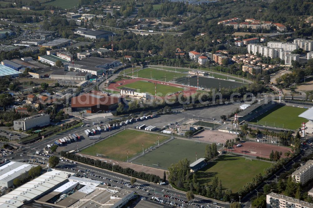 Cannes from the bird's eye view: Blick auf die Sportanlage in Cannes Frankreich. Die Anlage umfast sieben Fussballfelder und weitere kleinere Felder. Kontakt Touristinfo: Office du Tourisme, BP 272, 06403 Cannes Cedex, Tel. +33(0)492 99842 2, Fax +33(0)492 99842 3, Email: tourisme@semec.com