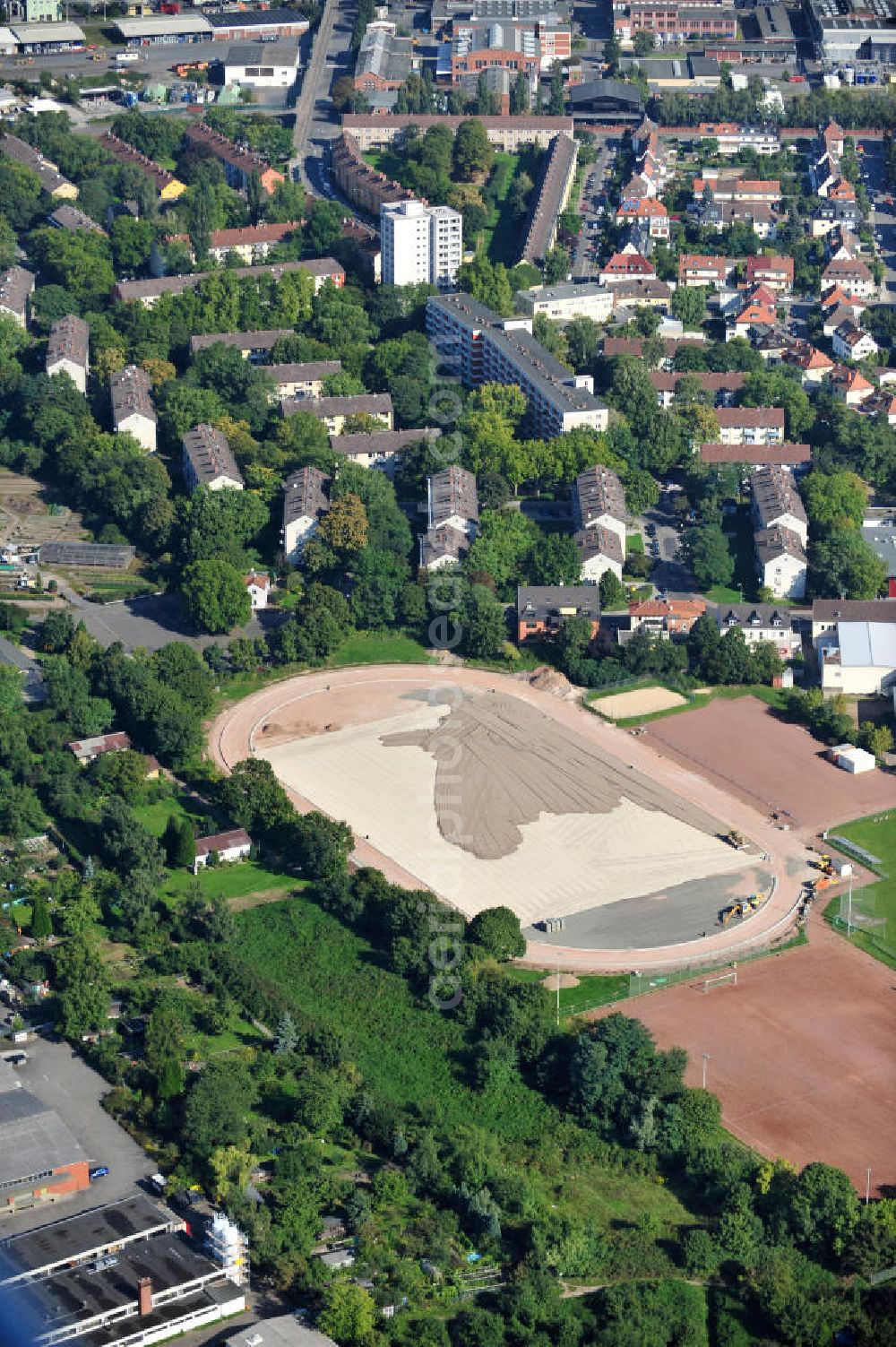 Frankfurt am Main from the bird's eye view: Sanierungsarbeiten am Rasenplatz der Sportanlage Pfortenstraße in Frankfurt am Main in Hessen. Restoration works at the grass pitch from the sports facilities Pfortenstrasse in Frankfurt on the Main in Hesse.