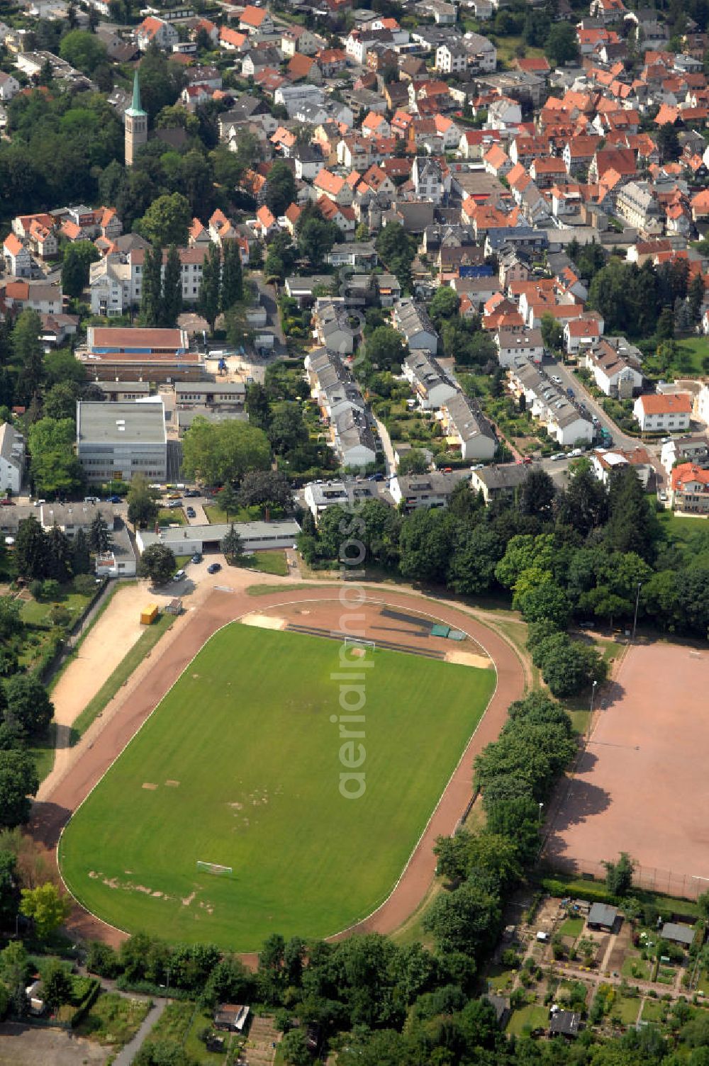 Frankfurt am Main from above - Blick auf die Sportanlage Seckbach Süd an der Hochstädter Straße 16a in 60389 Frankfurt / Main