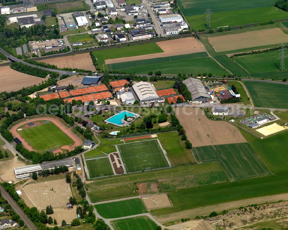 Aerial photograph Andernach - Sports facilities along Stadionstrasse in Andernach in the state of Rhineland-Palatinate. The town is located in the county district of Mayen-Koblenz on the left riverbank of the river Rhine. The town is characterised by industry, consists of five boroughs and districts and belongs to the oldest towns in Germany. The east of Andernach is home to Stadionstrasse which includes several sports and leisure facilities such as football pitches, tennis courts and indoor playgrounds