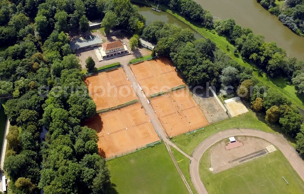 Aerial photograph Halle (Saale) - At the Ziegelwiese in Halle (Saale) in Saxony-Anhalt, right on the river Saale are the sports facilities of the Martin-Luther-University of Halle. Here you will find 2 large field football fields, many volleyball, basketball and tennis courts. In addition, there are a high and long jump facility and a 400m running track