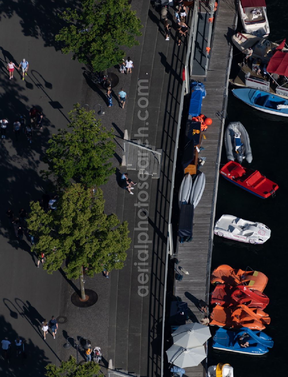 Aerial photograph Friedrichshafen - Sports boat moorings and boat berths on the shore area of a??a??Lake Constance of boot und spass GmbH on Uferstrasse in Friedrichshafen on Lake Constance in the state Baden-Wurttemberg, Germany