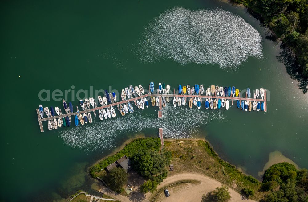 Wesel from above - Pleasure boat marina with docks and moorings on the shore area of Diersfordter Waldsee on street Muehlenfeldstrasse in Wesel at Ruhrgebiet in the state North Rhine-Westphalia, Germany