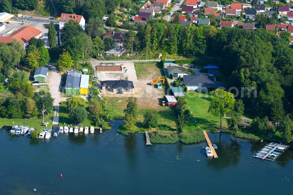 Aerial photograph Rüdersdorf - Pleasure boat marina with docks and moorings on the shore area of Motorsportclub Kalksee e.V. on Strausberger Muehlenfliess on street Am Stolp in Ruedersdorf in the state Brandenburg, Germany