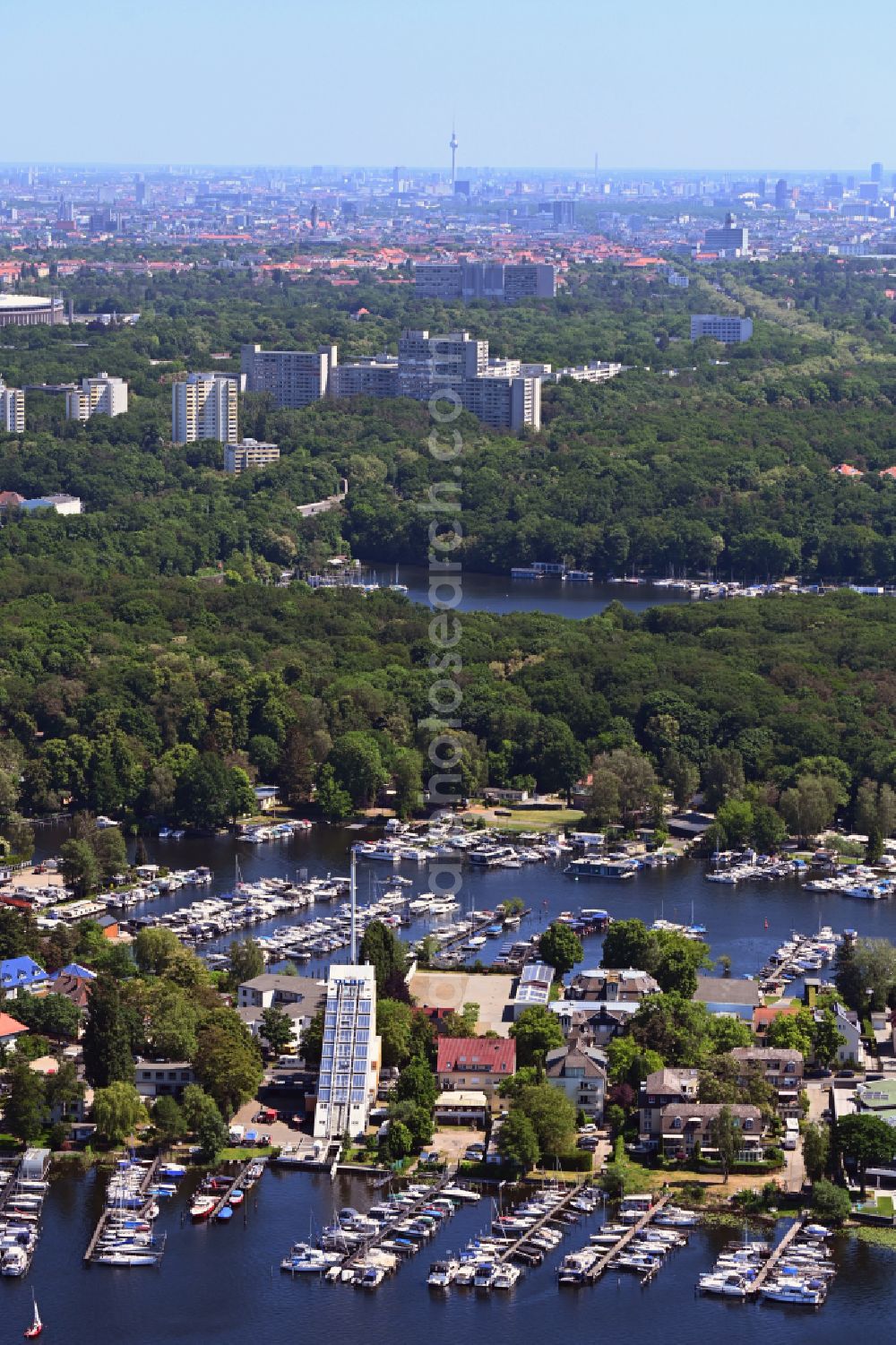 Berlin from above - Pleasure boat marina with docks and moorings on the shore area of Pichelssee in the district Pichelswerder in Berlin, Germany