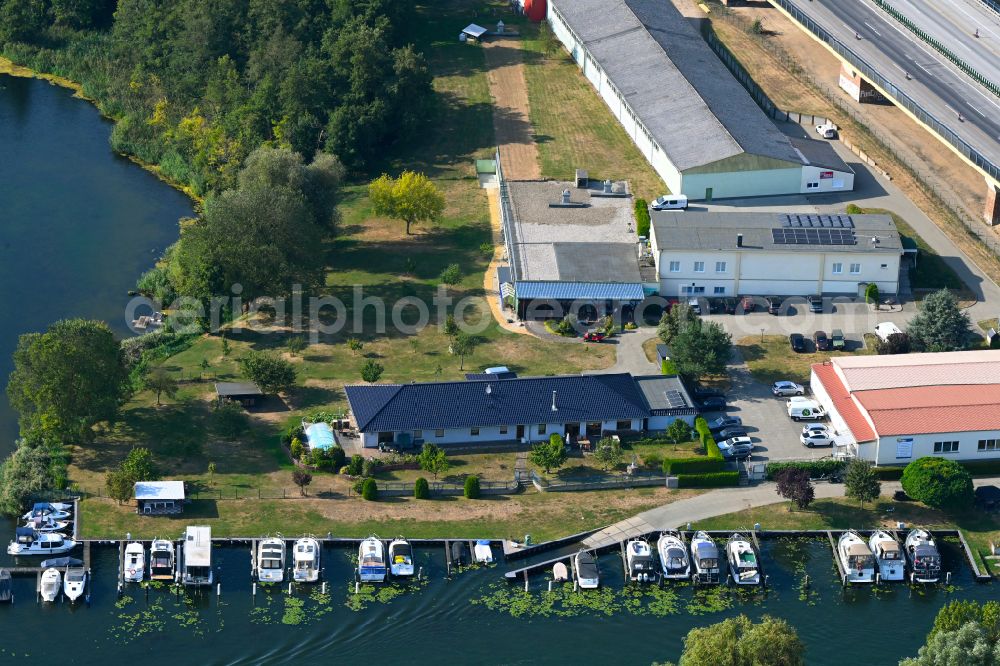 Aerial image Rüdersdorf - Pleasure boat marina with docks and moorings on the shore area Strausberger Muehlenfliess - Hohler See in Ruedersdorf in the state Brandenburg, Germany