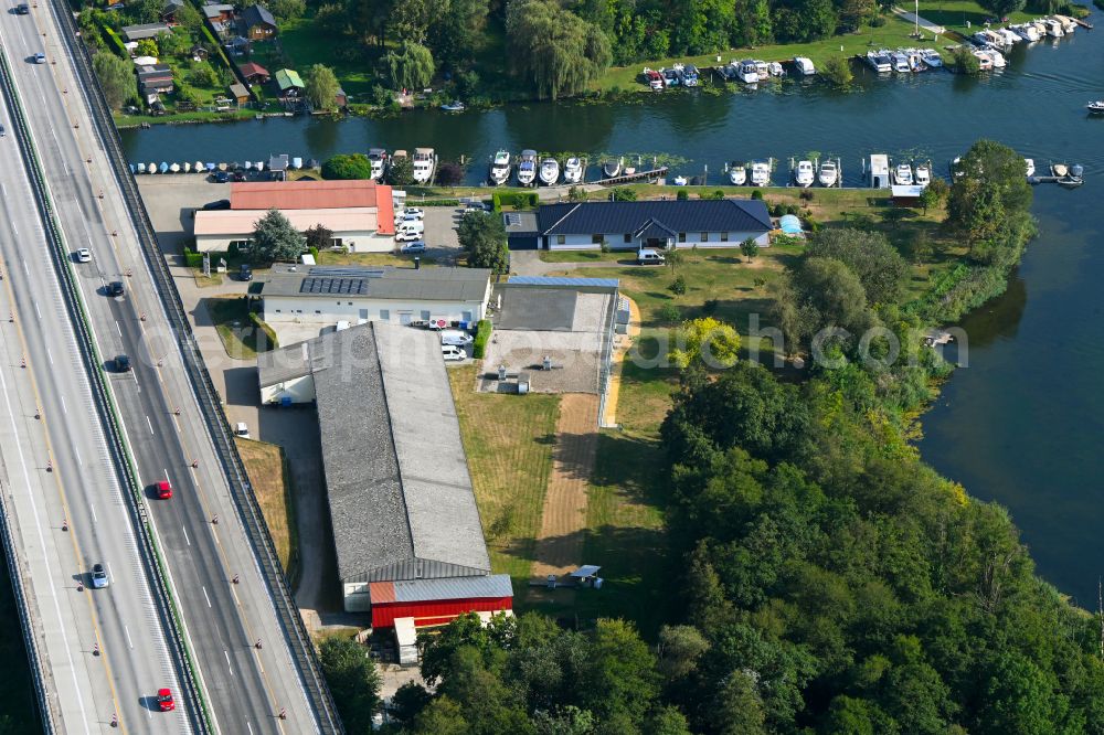 Rüdersdorf from the bird's eye view: Pleasure boat marina with docks and moorings on the shore area Strausberger Muehlenfliess - Hohler See in Ruedersdorf in the state Brandenburg, Germany