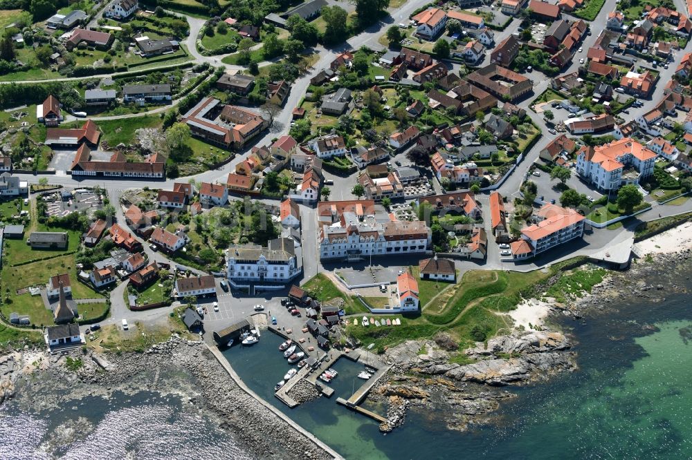 Aerial photograph Allinge-Sandvig - Pleasure boat marina with docks and moorings on the shore area in Allinge- Sandvig on Bornholm Island in Region Hovedstaden, Denmark