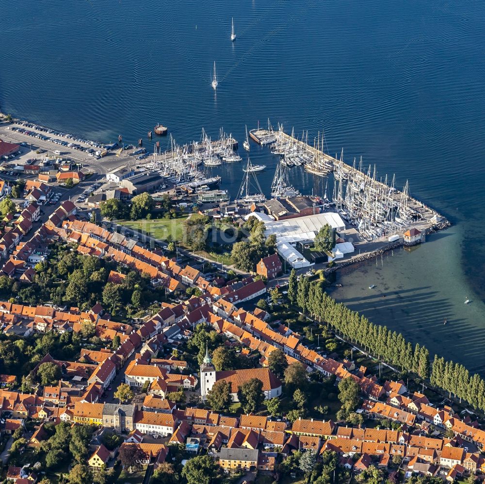 Aeroeskoebing from the bird's eye view: Sports boat landing stages and boat moorings in the old harbour in Aeroeskoebing in Syddanmark, Denmark