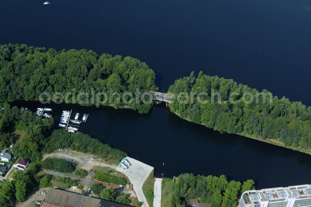 Berlin, Reinickendorf from the bird's eye view: Pleasure boat marina with docks and moorings at the shore area of the Tegeler See at the Borsighafen in Berlin, Reinickendorf in the state Berlin