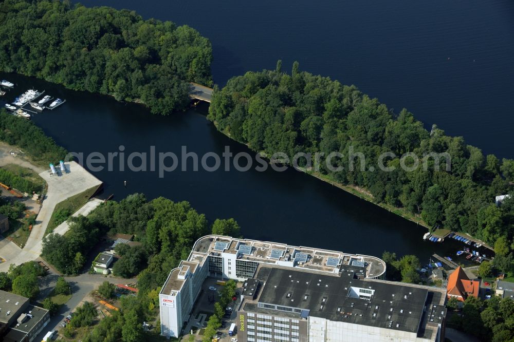 Aerial image Berlin, Reinickendorf - Pleasure boat marina with docks and moorings at the shore area of the Tegeler See at the Borsighafen in Berlin, Reinickendorf in the state Berlin