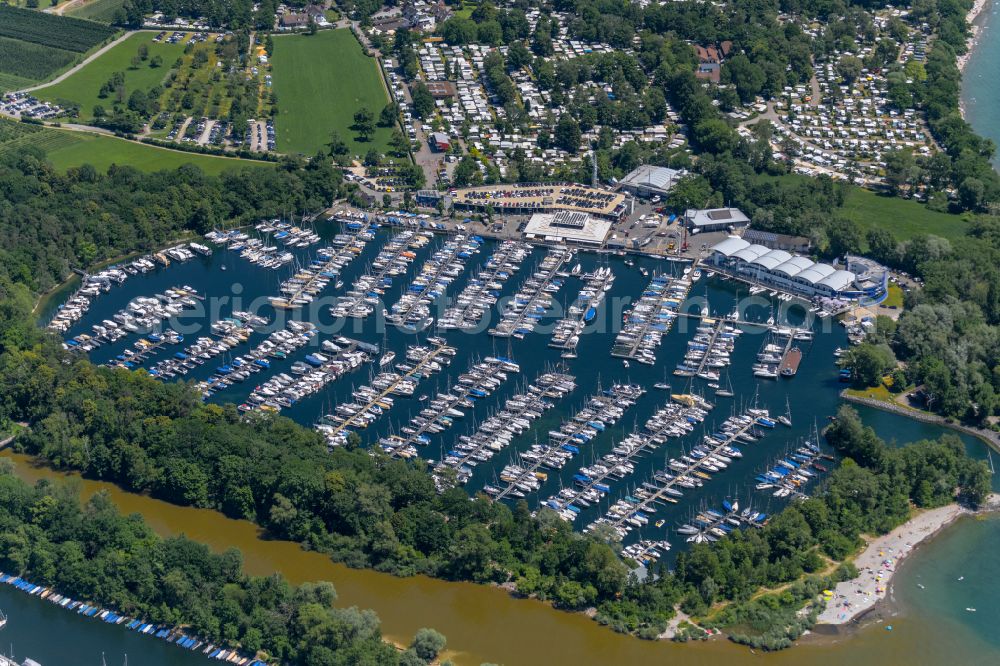 Aerial image Kressbronn am Bodensee - Pleasure boat marina with docks and moorings on the shore area of Lake of Constance in the district Schnaidt in Kressbronn am Bodensee in the state Baden-Wuerttemberg, Germany