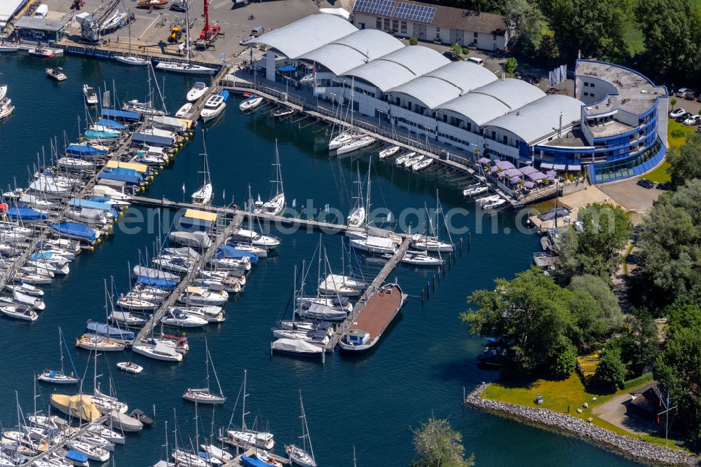 Aerial image Kressbronn am Bodensee - Pleasure boat marina with docks and moorings on the shore area of Lake of Constance in the district Schnaidt in Kressbronn am Bodensee in the state Baden-Wuerttemberg, Germany