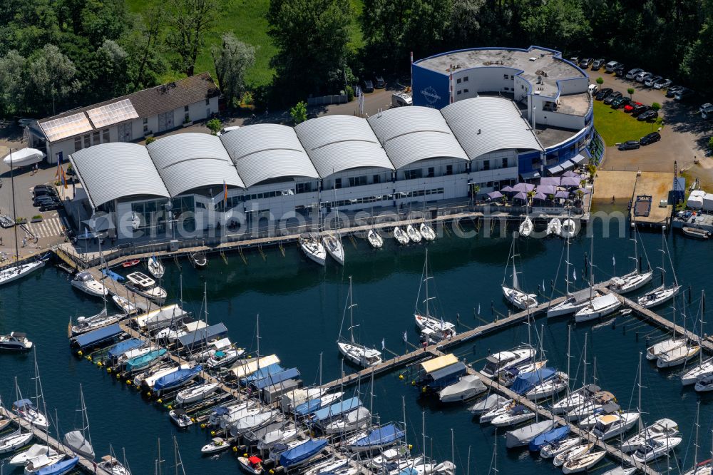 Aerial image Kressbronn am Bodensee - Pleasure boat marina with docks and moorings on the shore area of Lake of Constance in the district Schnaidt in Kressbronn am Bodensee in the state Baden-Wuerttemberg, Germany