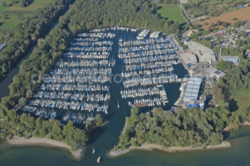 Aerial image Kressbronn am Bodensee - Pleasure boat marina with docks and moorings on the shore area of Lake of Constance in the district Schnaidt in Kressbronn am Bodensee in the state Baden-Wuerttemberg, Germany