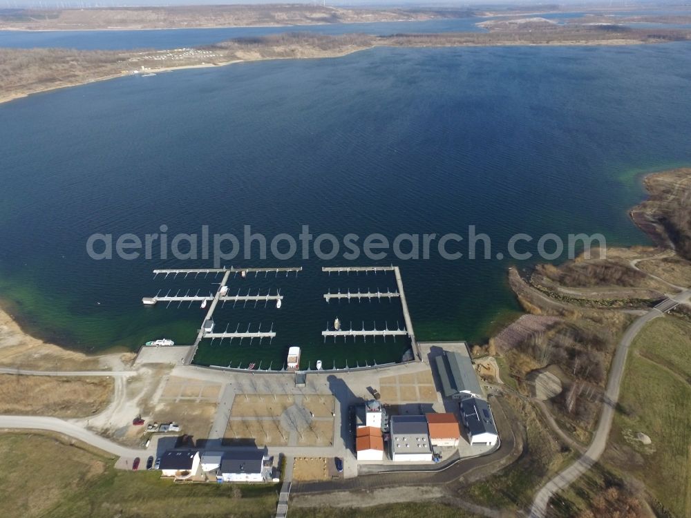 Mücheln (Geiseltal) from above - Pleasure boat marina with docks and moorings on the shore area of Geiseltalsee of Marina Muecheln GmbH on Hafenplatz in Muecheln (Geiseltal) in the state Saxony-Anhalt, Germany