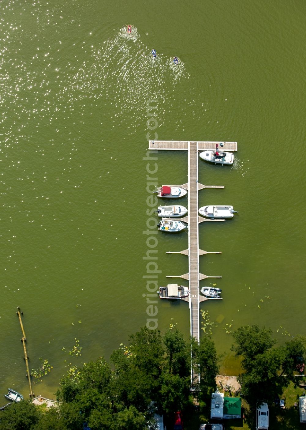 Aerial photograph Jabel - Pleasure boat marina with docks and moorings on the shore area in Jabel in the state Mecklenburg - Western Pomerania