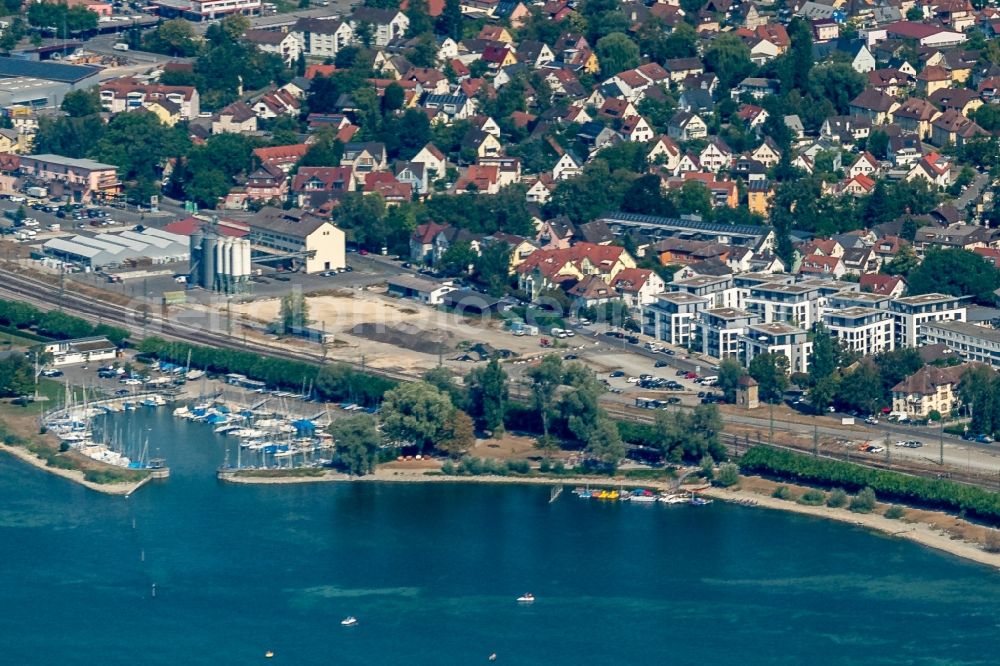 Radolfzell am Bodensee from the bird's eye view: Pleasure boat marina with docks and moorings on the shore area on Karl-Wolf-Strasse in Radolfzell am Bodensee in the state Baden-Wurttemberg, Germany