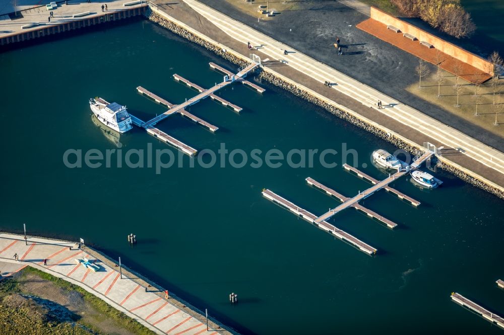 Aerial photograph Gelsenkirchen - Pleasure boat marina with docks and moorings on the shore area of Rhein-Herne-Kanal in the district Bismarck in Gelsenkirchen in the state North Rhine-Westphalia, Germany