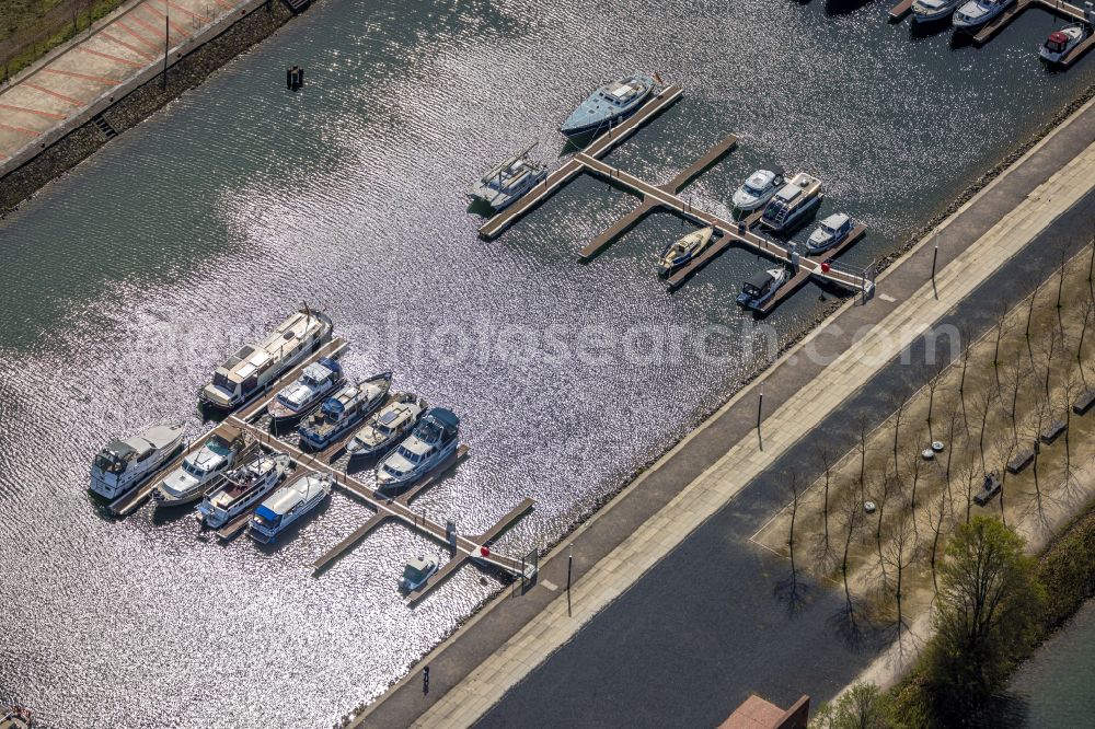 Gelsenkirchen from above - Pleasure boat marina with docks and moorings on the shore area of Rhein-Herne-Kanal in the district Bismarck in Gelsenkirchen in the state North Rhine-Westphalia, Germany