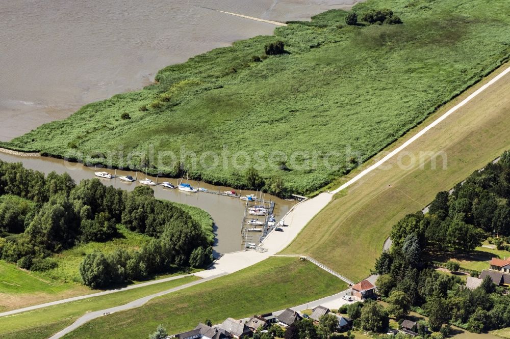 Sandstedt from above - Pleasure boat marina with docks and moorings on the shore area of Weser in Sportboothafen Rechtenfleht in Sandstedt in the state Lower Saxony, Germany