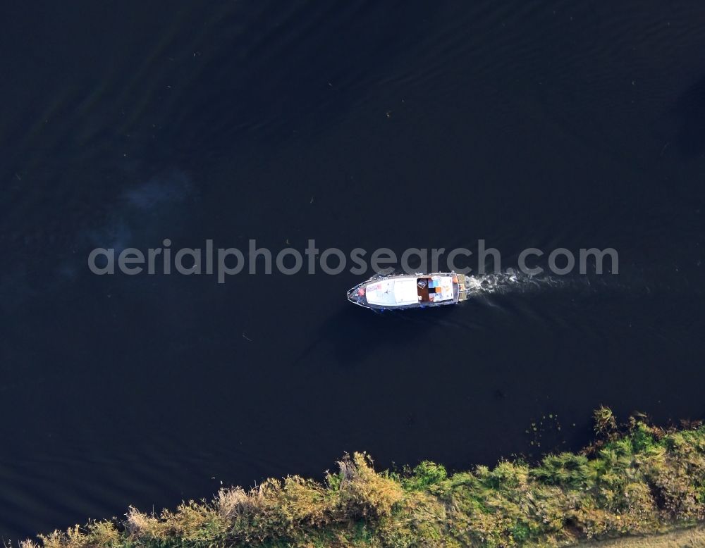 Aerial photograph Potsdam - Sport boat- sailboat under way in the Havel in Potsdam in the state Brandenburg