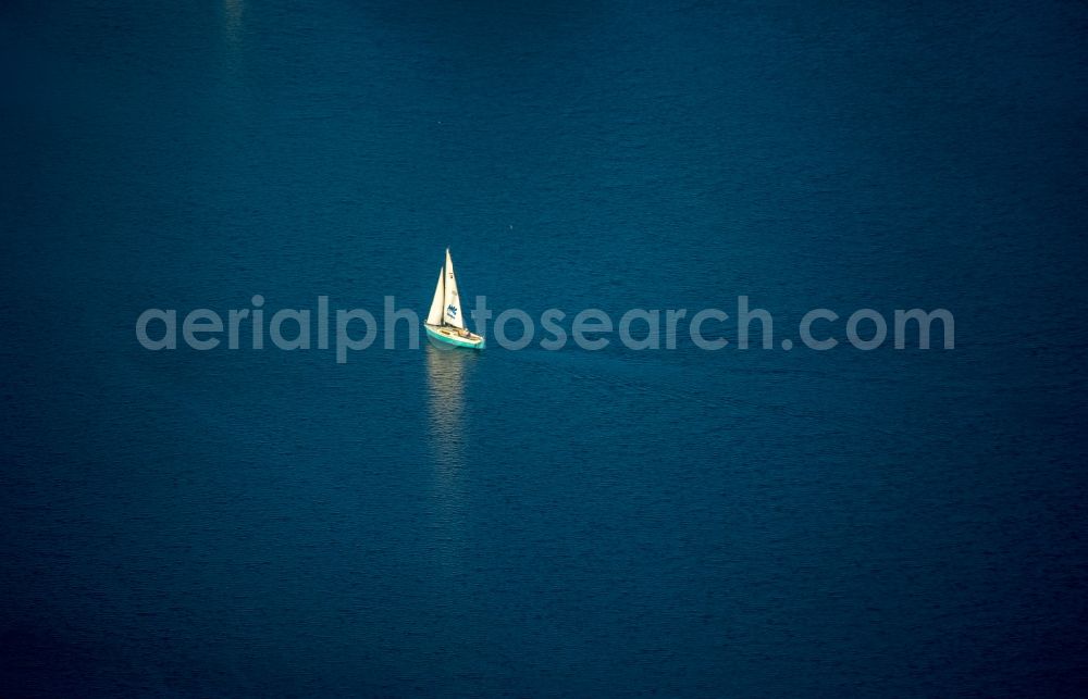 Duisburg from above - Sailboat under way on the Wildfoerstersee lake in Duisburg in the state North Rhine-Westphalia