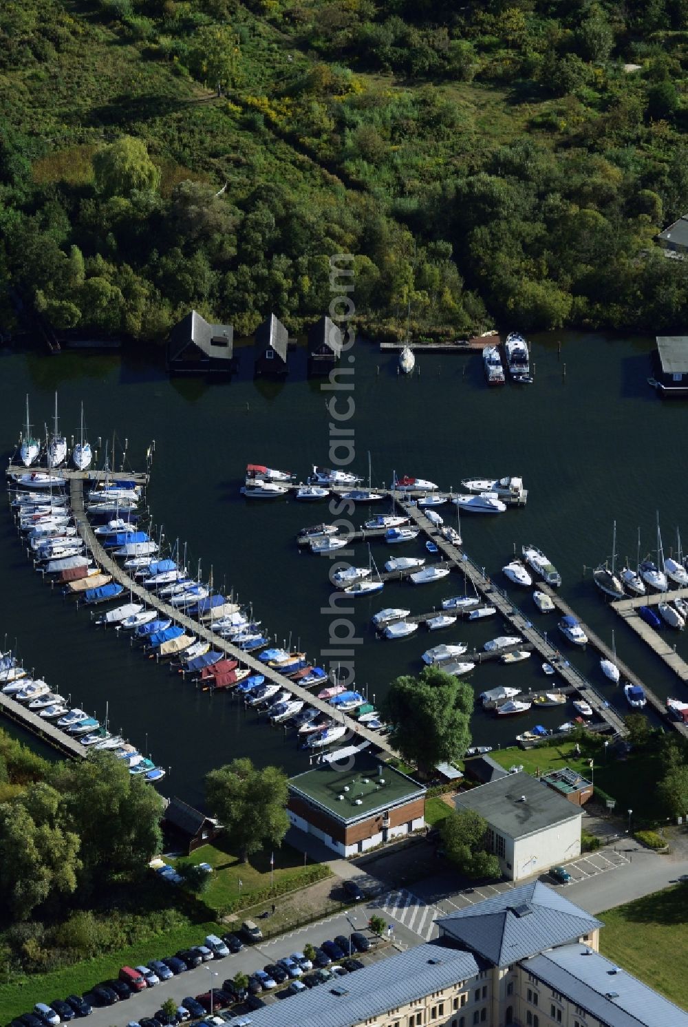 Schwerin from the bird's eye view: Recreational craft and yacht harbor on the Werderstrasse in Schwerin in Mecklenburg-Western Pomerania