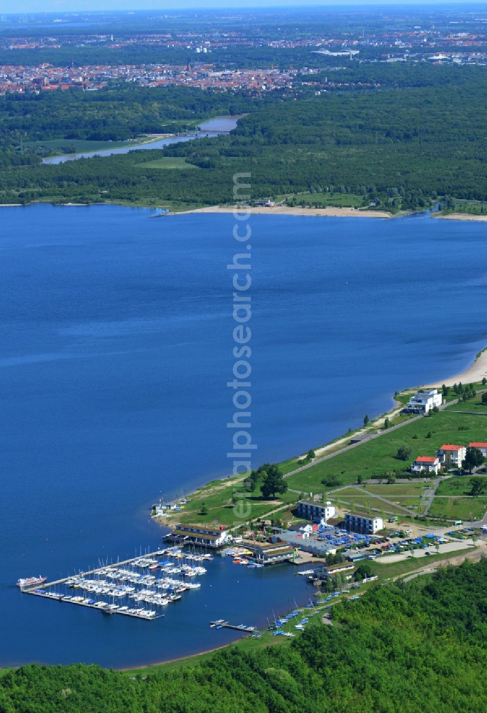 Aerial photograph Markkleeberg - Sports Boat and yacht harbor on the shores of Lake Cospuden in Markkleeberg in Saxony